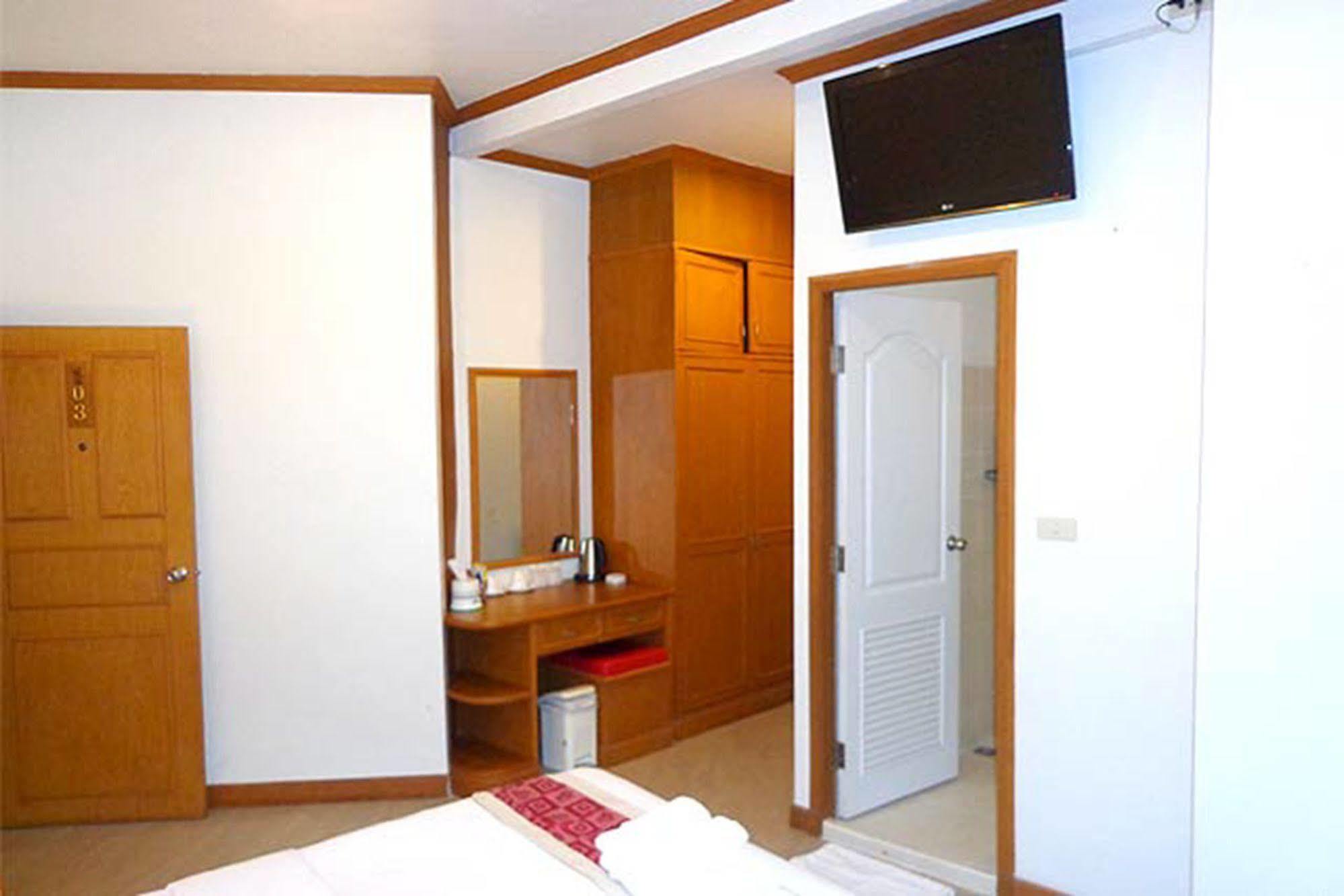 Casa Jip Guesthouse Patong Exterior photo